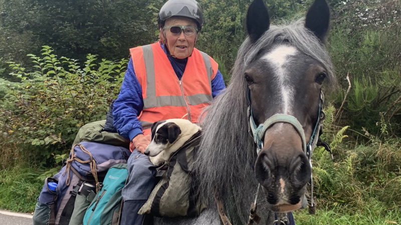 Jane Dotchin, 80 ans et un périple à cheval de 1000 km !