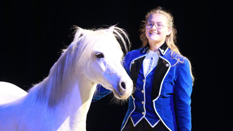 Charlotte Deronne sur le devant de la scène aux Etoiles Equestres